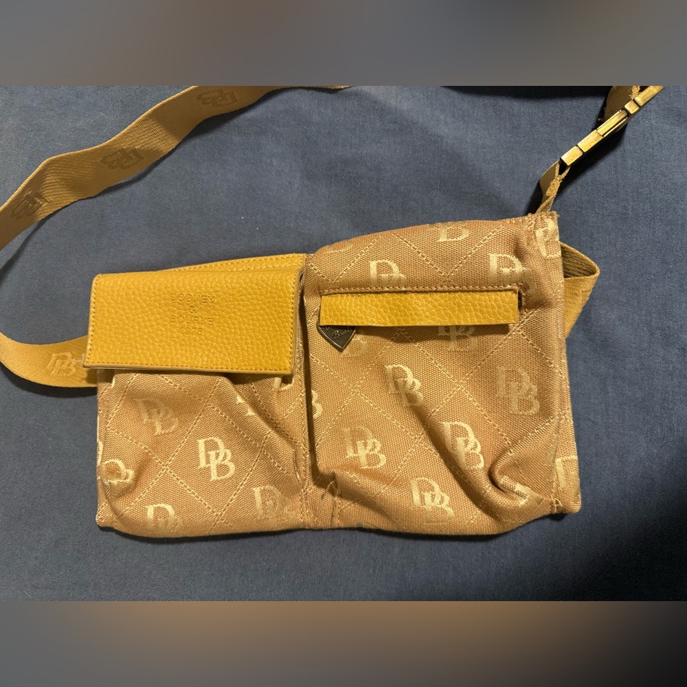 Dooney & Bourke Bag